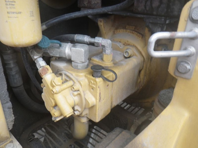 KOMATSU　/　PC03-1