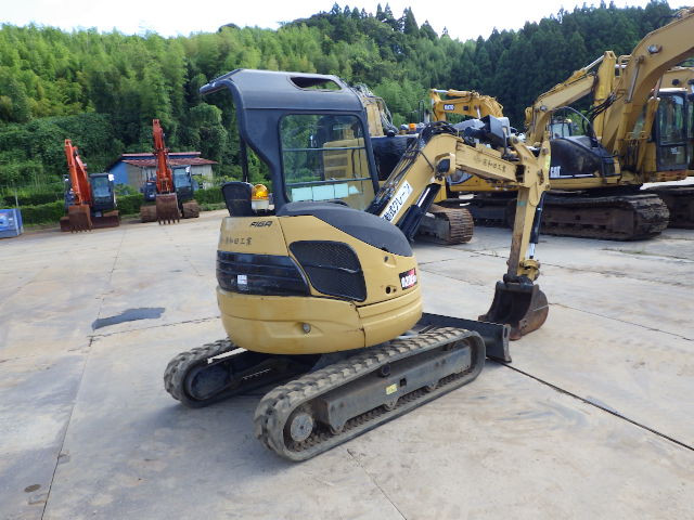 KOMATSU　/　PC03-1